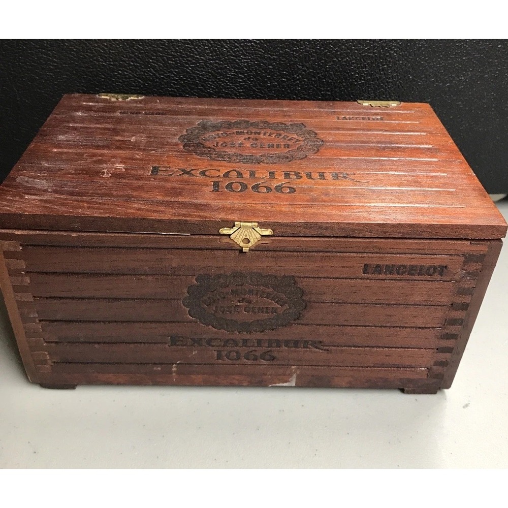 Excaliber Cigar Box Wood Honduras 8" x 4 1/2" Hoyo de Monterrey de Jose Gener